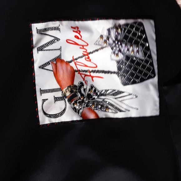 Cape - Picture 3 of 6